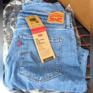 Brand NEW! Women's Levi 724 Jeans
